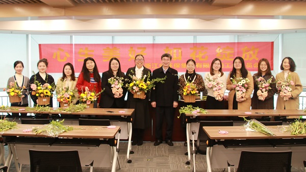 0304環(huán)保集團工會組織開展三八婦女節(jié)“心生美好 如花綻放”主題插花活動.jpg