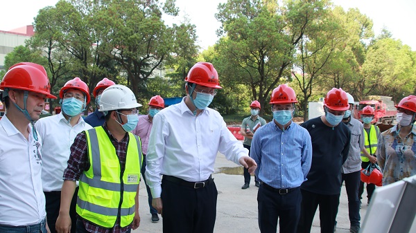 0411杭鋼集團黨委副書記、總經(jīng)理林亮帶隊赴環(huán)保集團開展安全生產(chǎn)和疫情防控大檢查現(xiàn)場.jpg